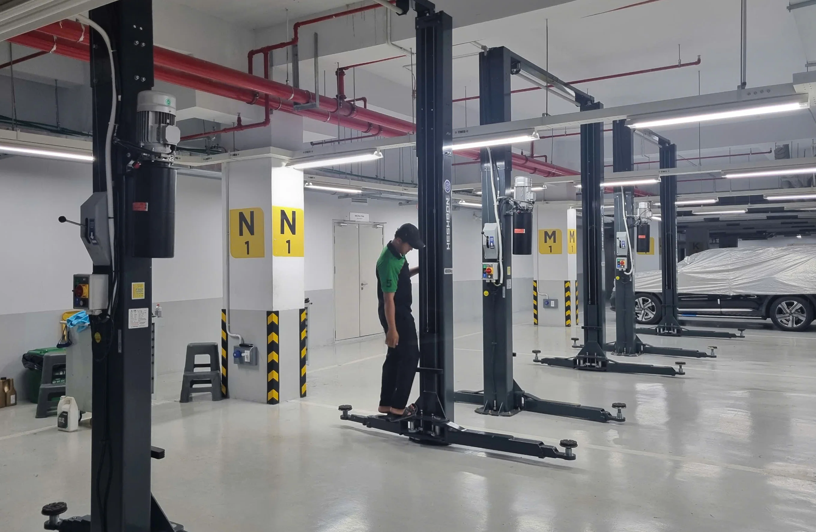 Cầu nâng 2 trụ Ô tô