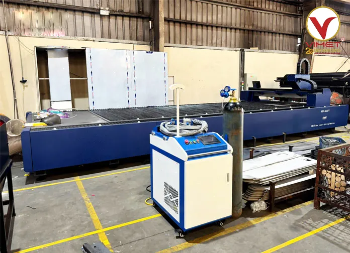 máy làm sạch laser