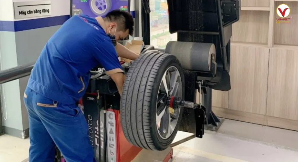 máy cân bằng động