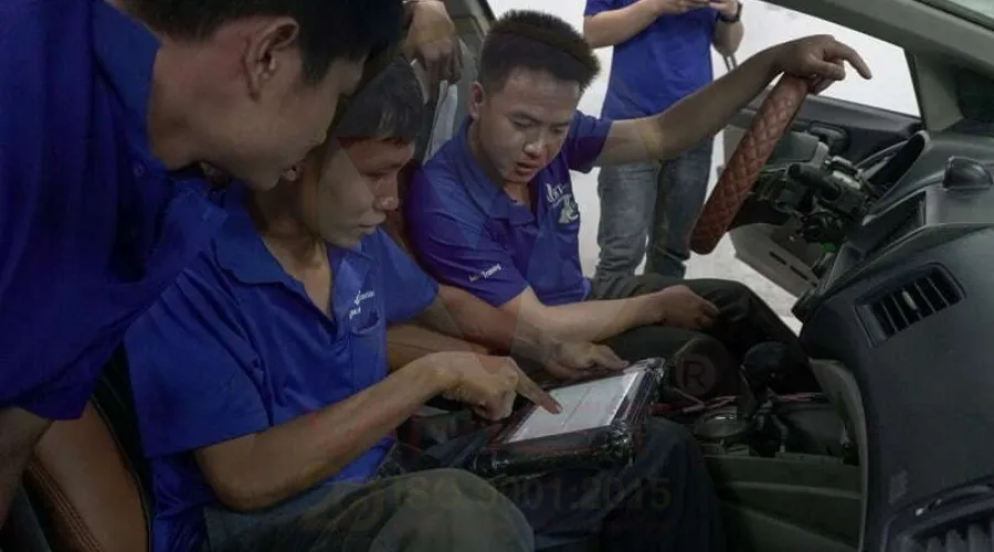 máy chẩn đoán ô tô